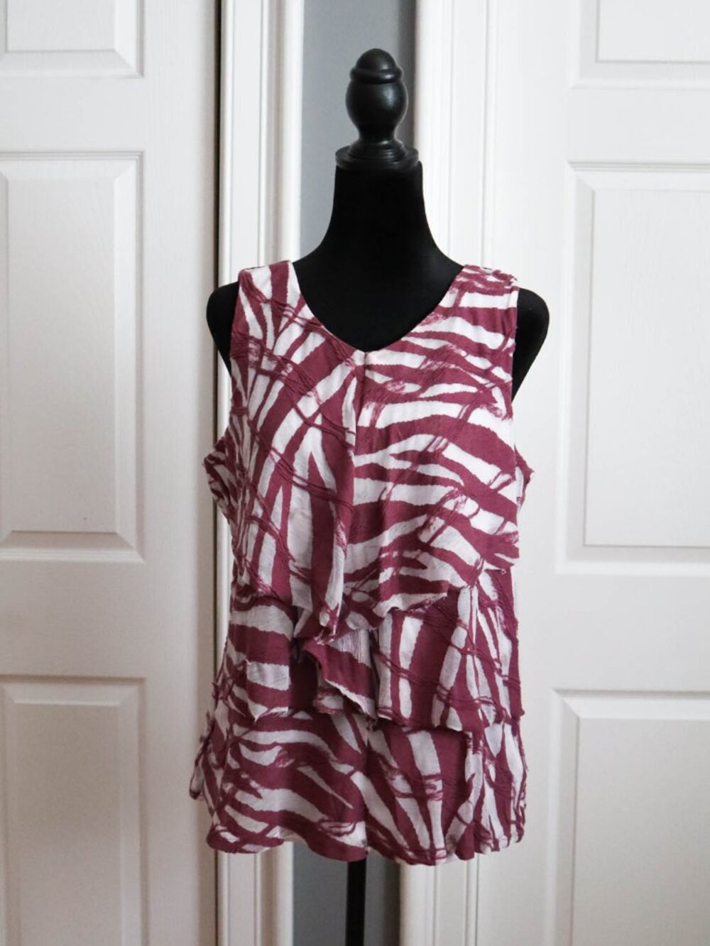 Coldwater Creek Ruffled Sleeveless V-Neck Tank Top Sz L Made in USA Coastal Boho